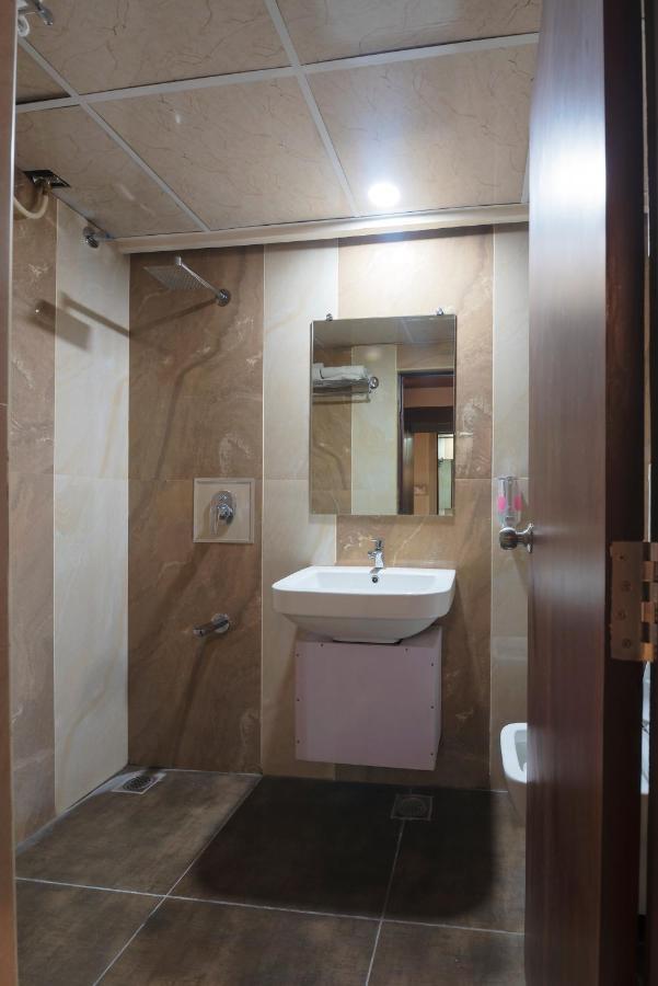 Hotel Monarch By Rivido, Bannerghatta Main Road Bangalore Esterno foto