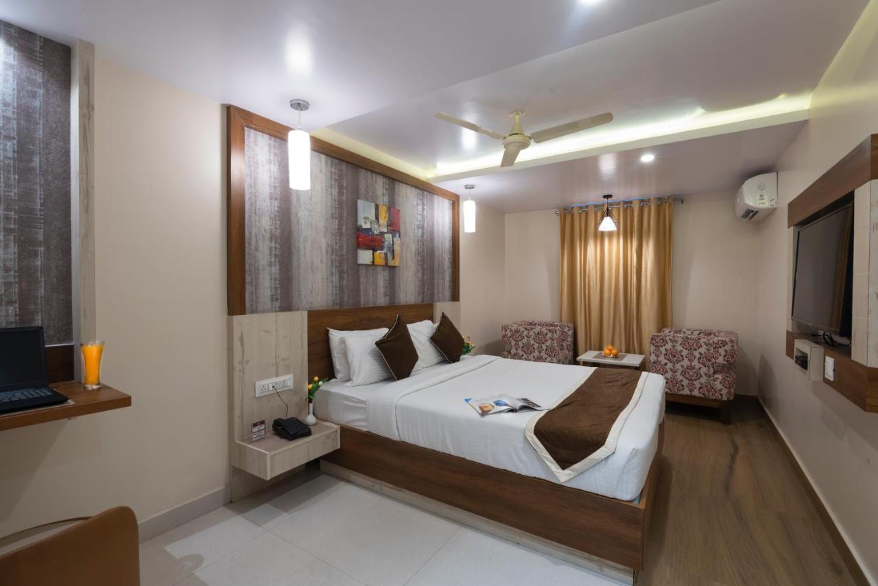 Hotel Monarch By Rivido, Bannerghatta Main Road Bangalore Esterno foto