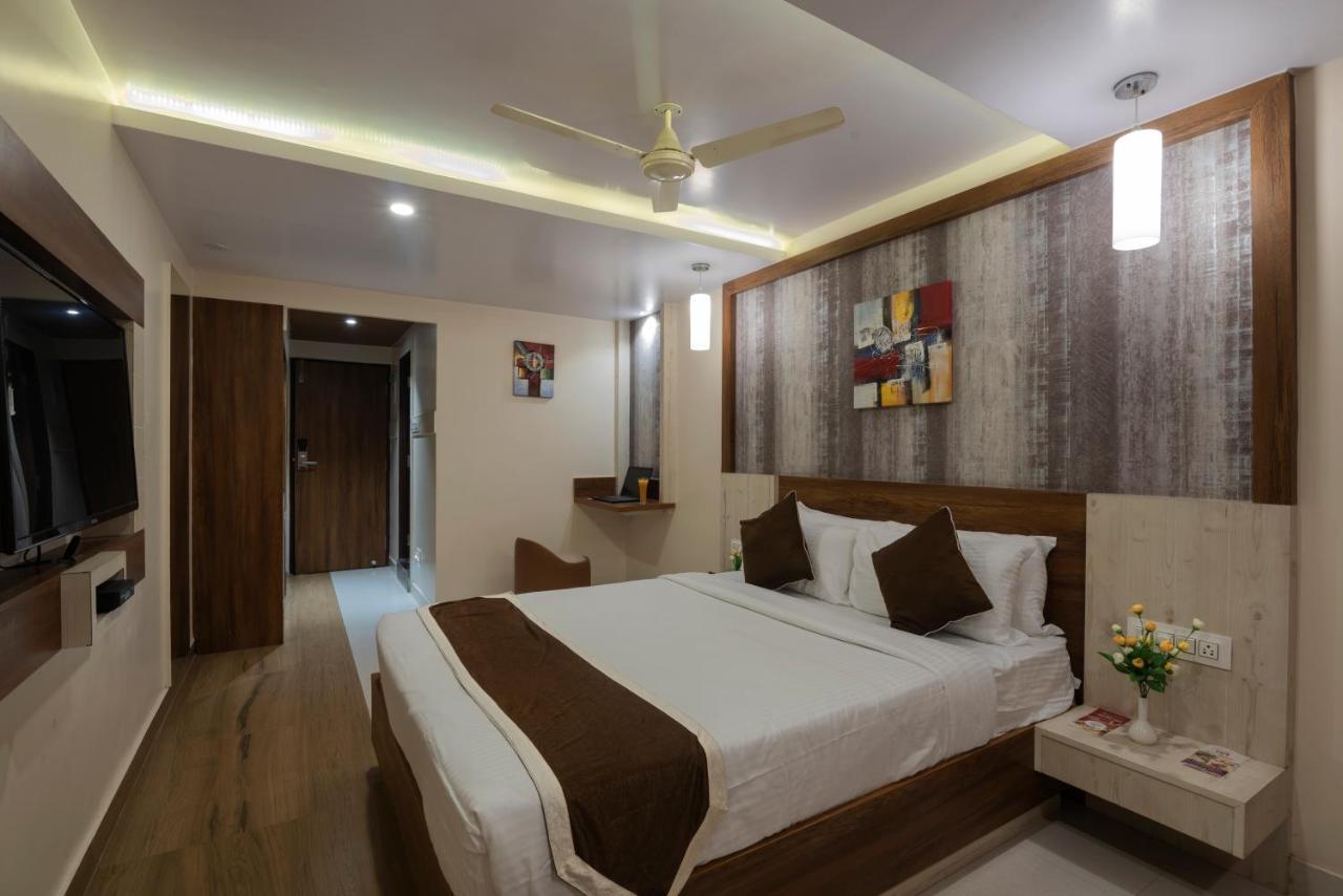 Hotel Monarch By Rivido, Bannerghatta Main Road Bangalore Esterno foto