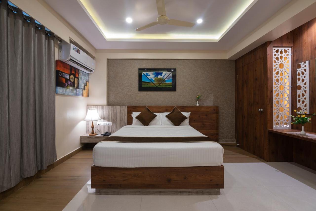 Hotel Monarch By Rivido, Bannerghatta Main Road Bangalore Esterno foto