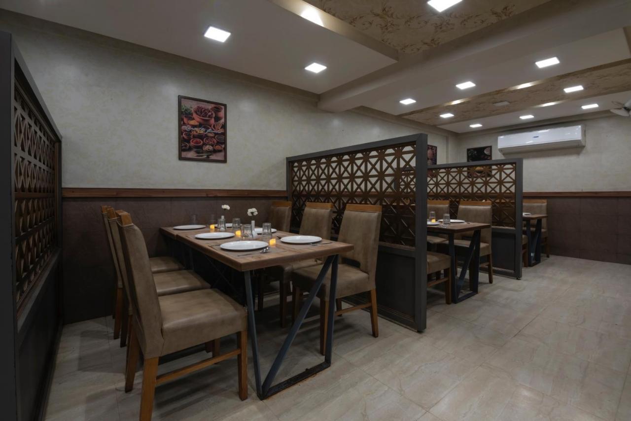 Hotel Monarch By Rivido, Bannerghatta Main Road Bangalore Esterno foto