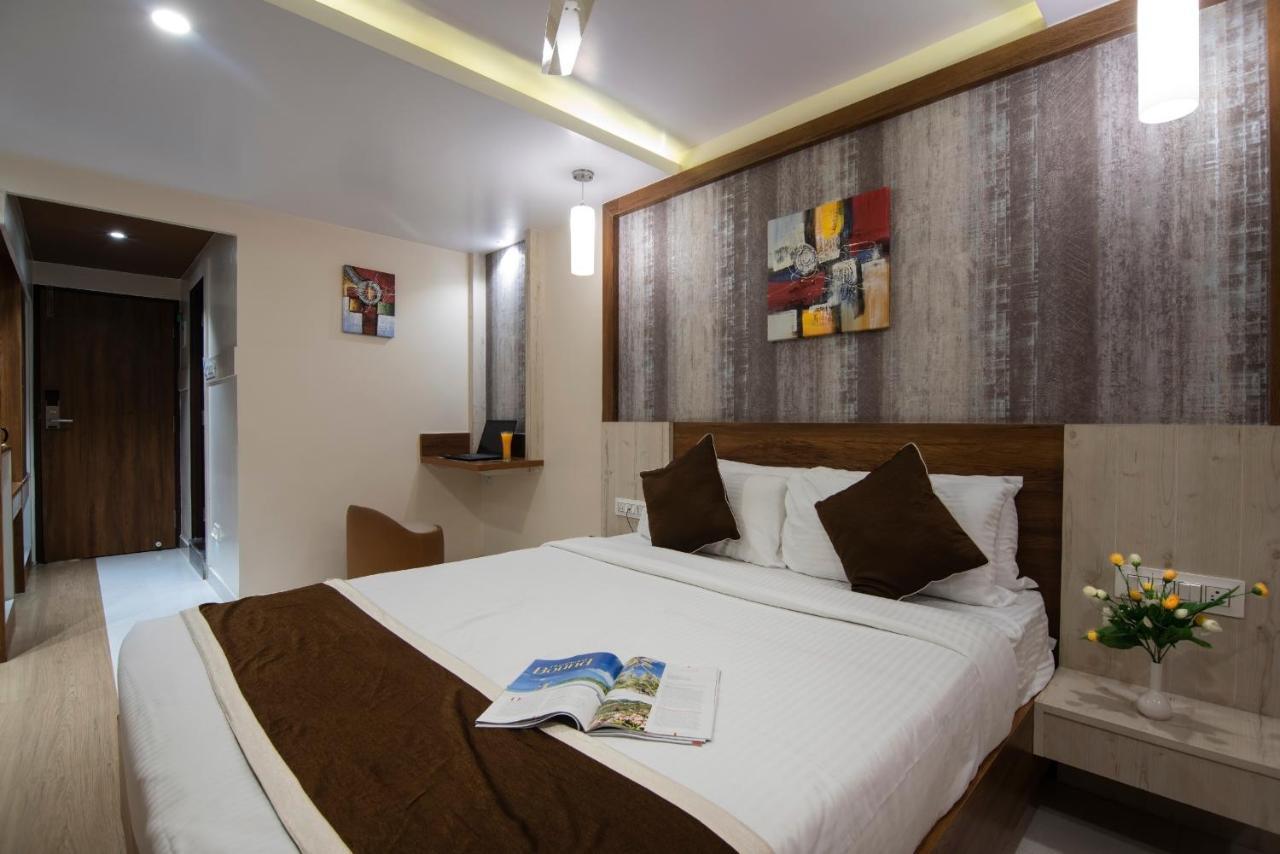Hotel Monarch By Rivido, Bannerghatta Main Road Bangalore Esterno foto