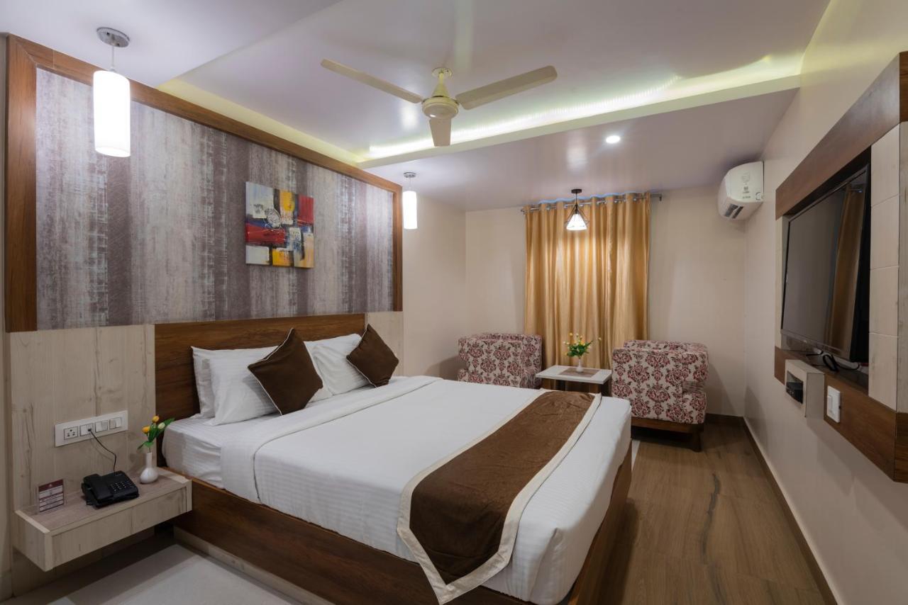 Hotel Monarch By Rivido, Bannerghatta Main Road Bangalore Esterno foto