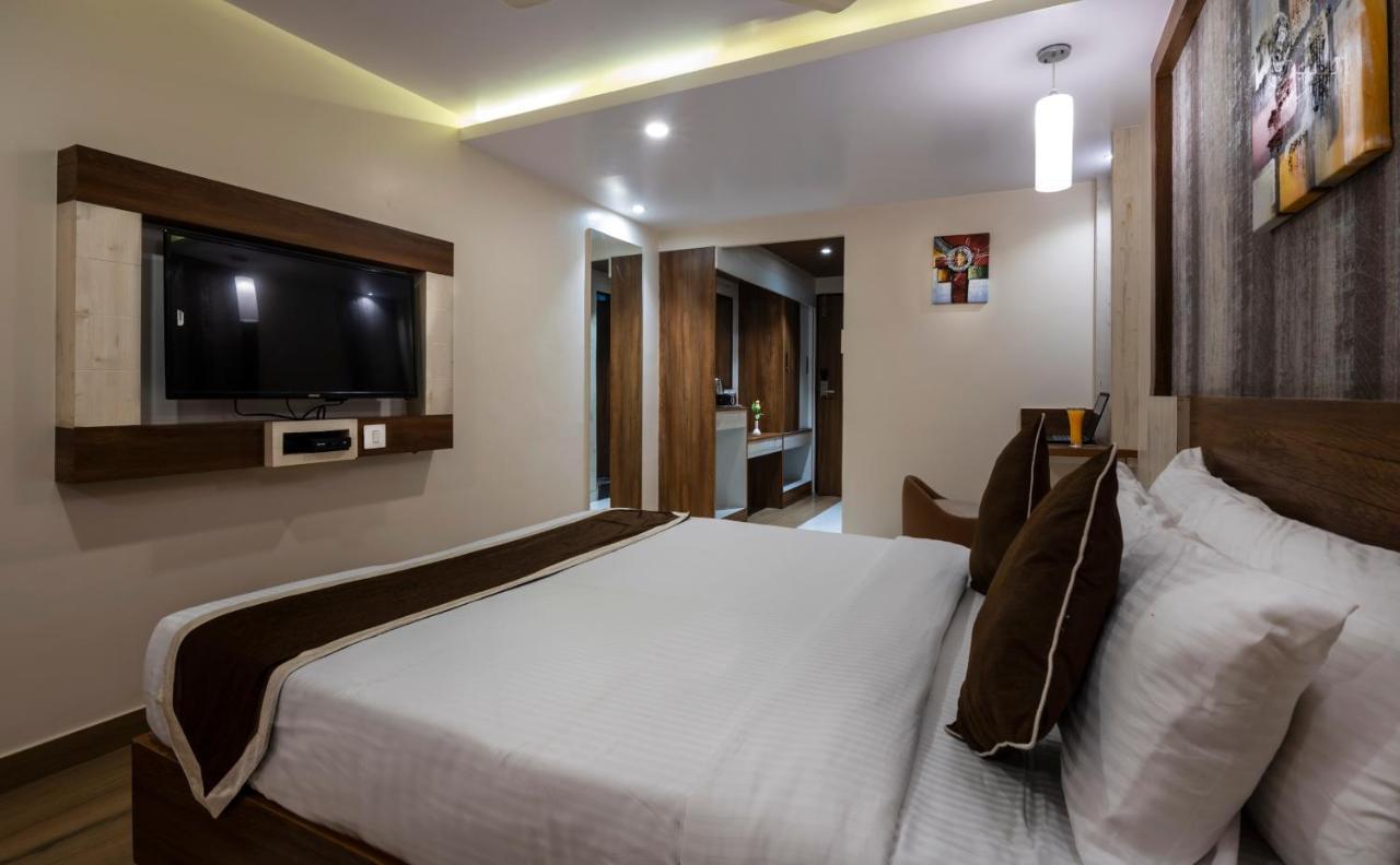 Hotel Monarch By Rivido, Bannerghatta Main Road Bangalore Esterno foto