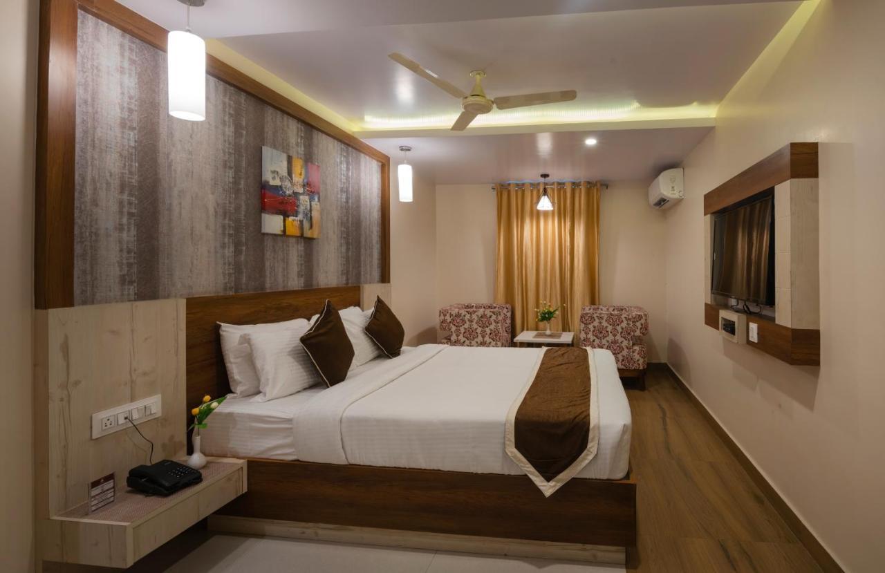 Hotel Monarch By Rivido, Bannerghatta Main Road Bangalore Esterno foto