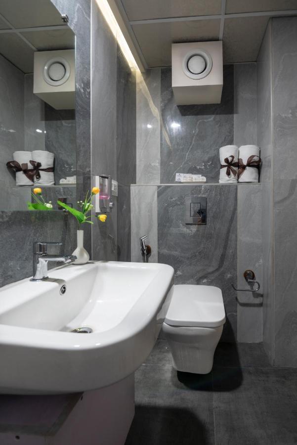 Hotel Monarch By Rivido, Bannerghatta Main Road Bangalore Esterno foto